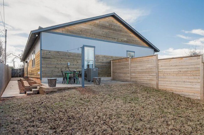 Building Photo - Modern 3-Bedroom Duplex Near OU Health Cen...