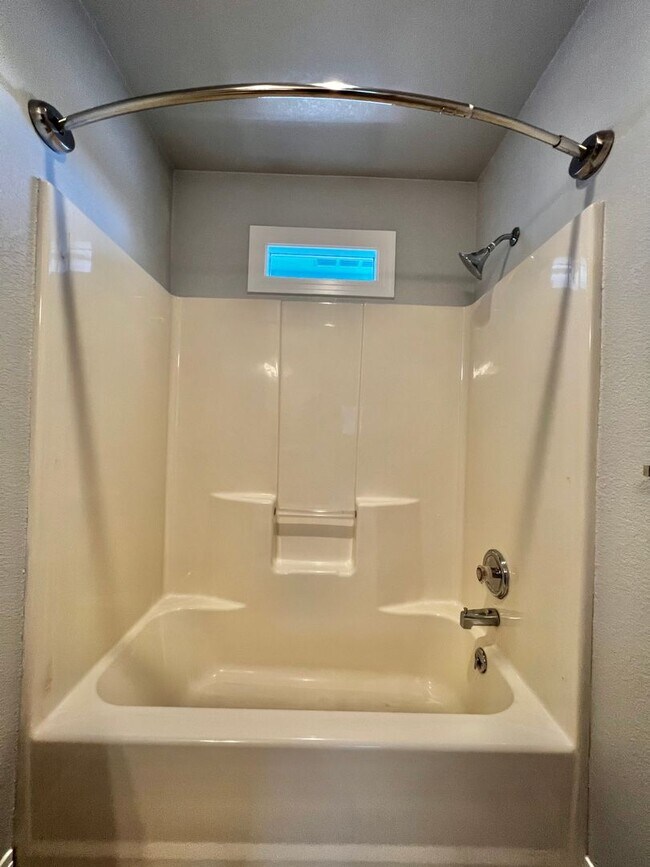 Building Photo - 3 Bed, 3 Bath Townhome in Fort Collins!