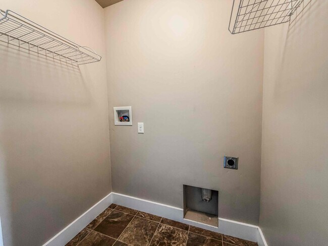 Building Photo - 3731 N Prairie Grass Dr