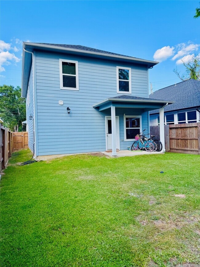 Building Photo - 17501 Deer Creek Dr