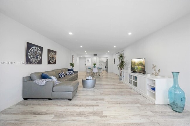 Building Photo - 3725 S Ocean Dr