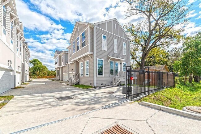 Building Photo - 5610 Patrick St