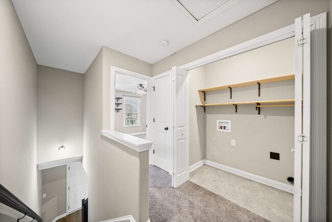 Building Photo - 2 Bedroom Condo For Rent With Community Swimming Pool!