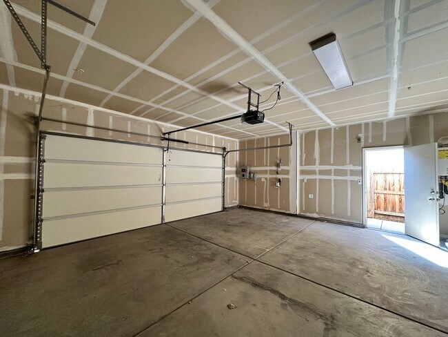 Building Photo - 4306 W Lark Ave