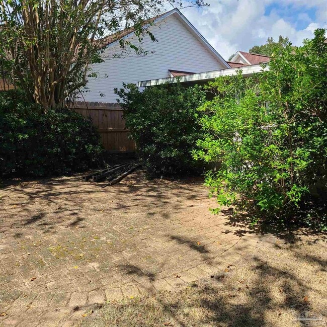 Building Photo - 325 Mirabelle Dr