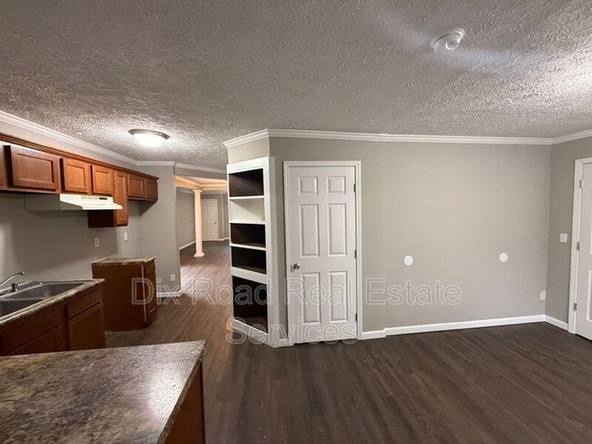 Building Photo - 1121 Kunz Ave