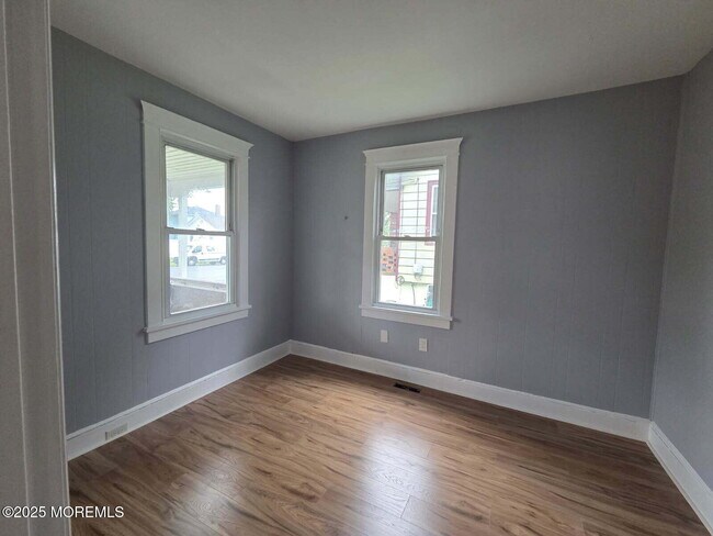 Building Photo - 1115 9th Ave