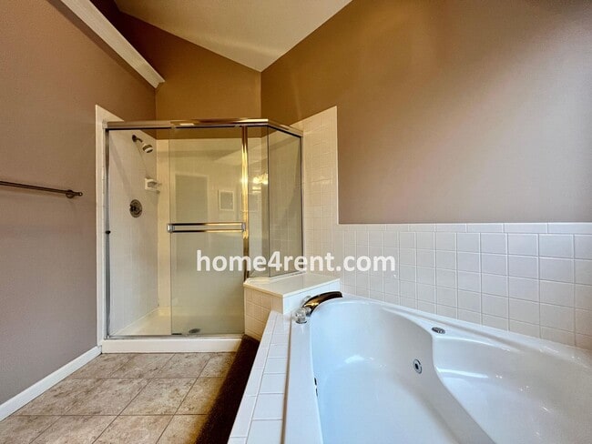 Building Photo - Beautiful Four Bedroom Home in Blue Valley...