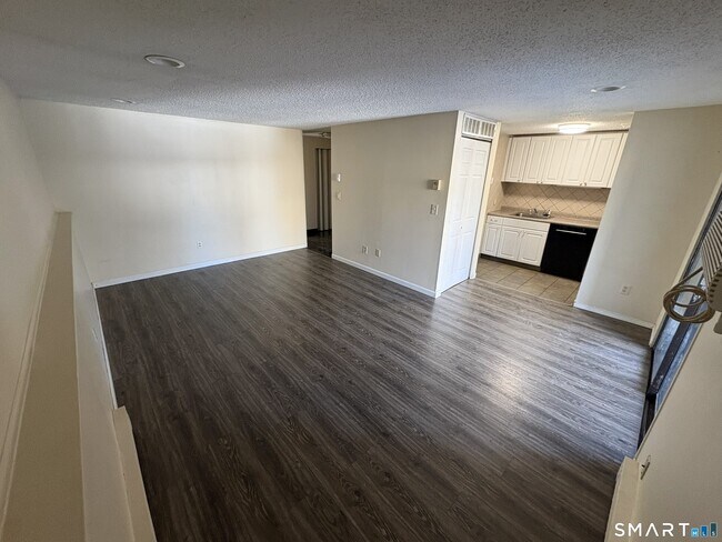 Building Photo - 20 Burgundy Hill Ln