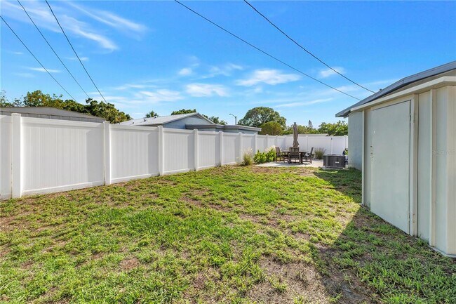 Building Photo - 7599 Meadowlawn Dr N