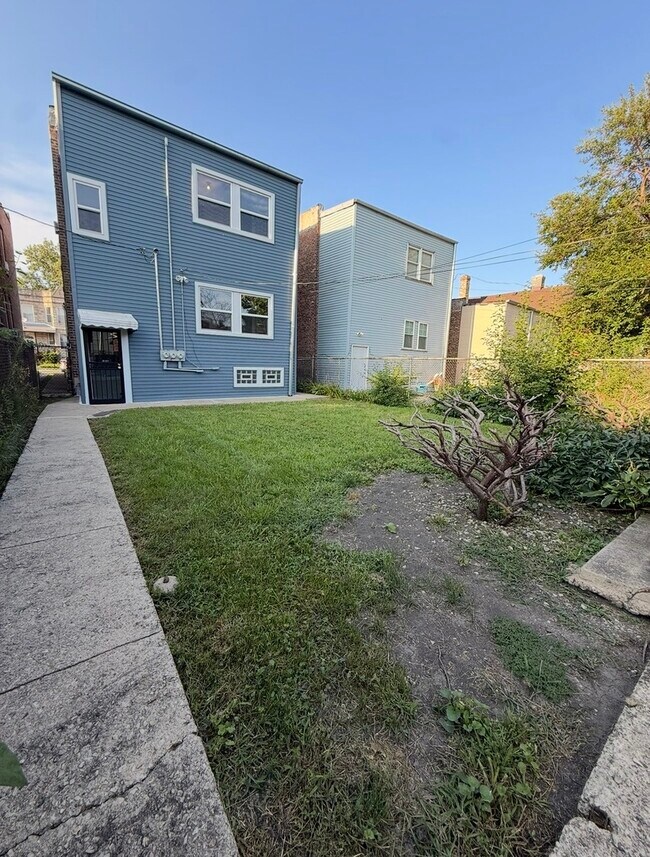 Building Photo - 4111 W Cullerton St