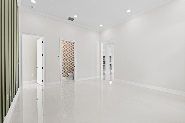 Building Photo - 14976 Woodlot Ct