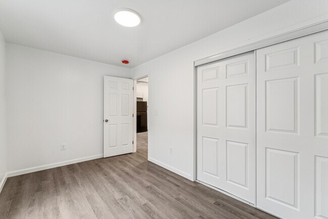 Building Photo - 913