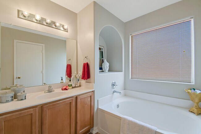 Building Photo - 10501 Trieste Ct NW