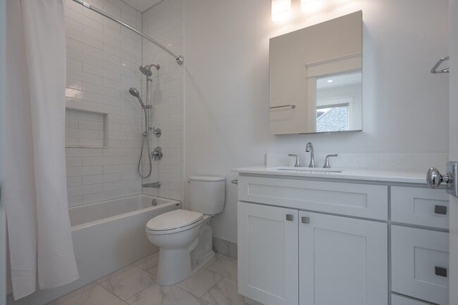 Building Photo - 171 Cordova St