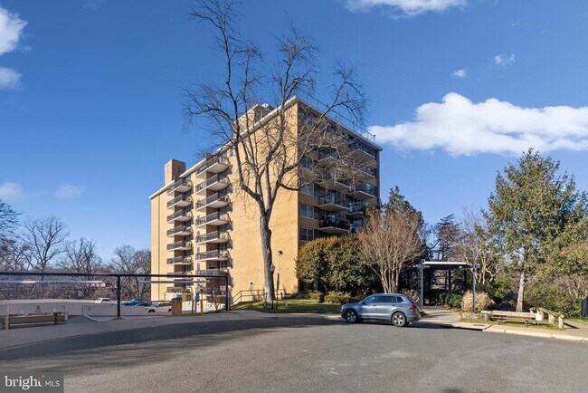 Building Photo - 2030 N Adams St