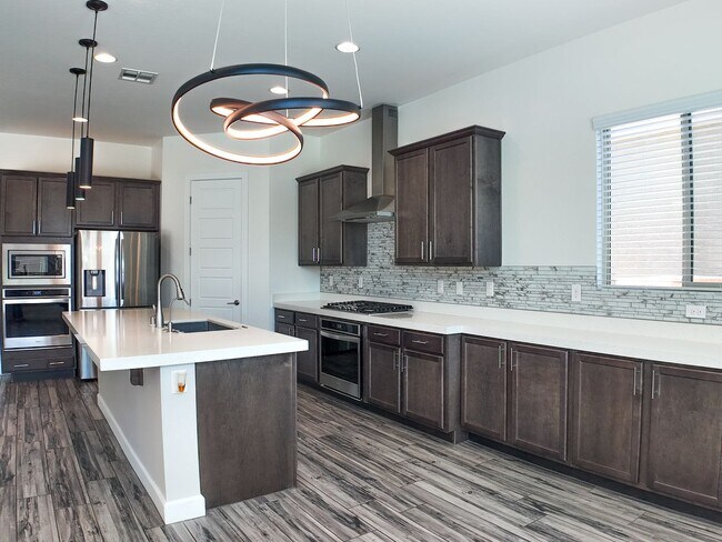 Building Photo - Exquisite Luxury Rental in Prestigious Gated Tule Springs Community