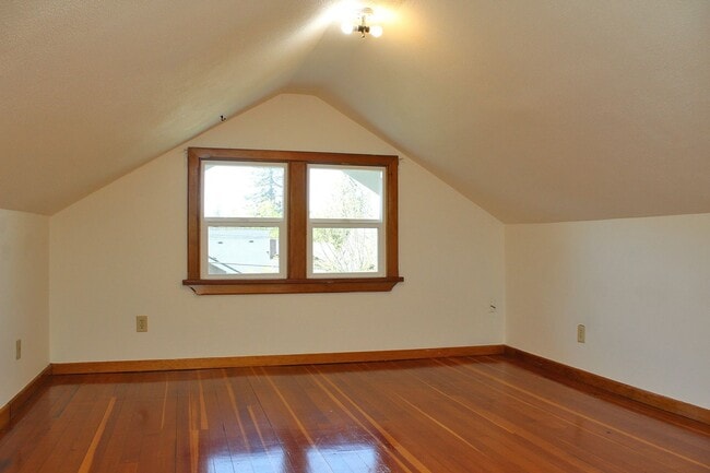 Building Photo - 3006 NE 66th Ave