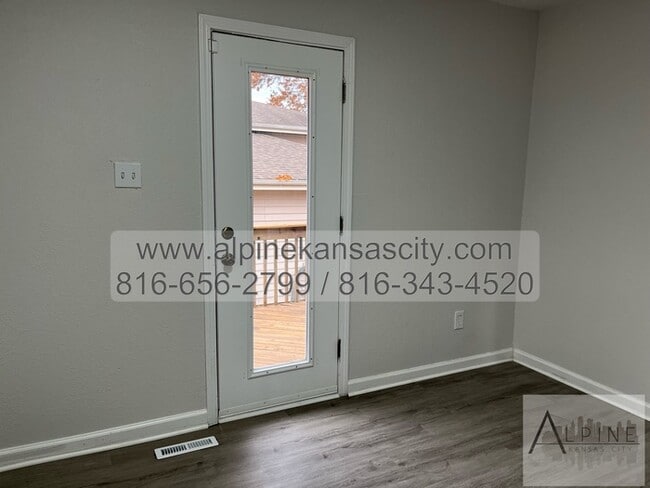 Building Photo - Updated Duplex, Fort Osage School District