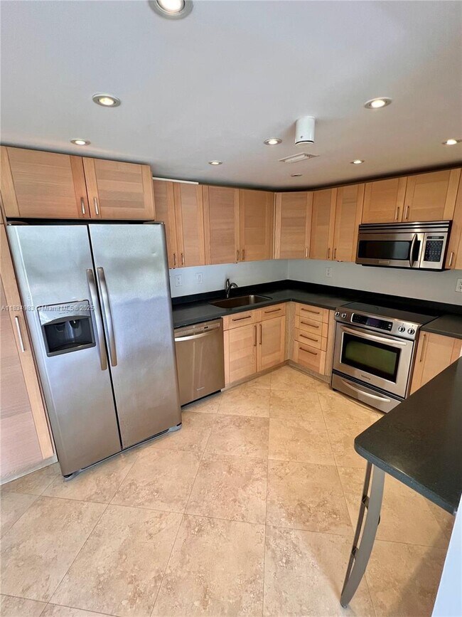 Building Photo - 2 bedroom in Sunny Isles Beach FL 33160