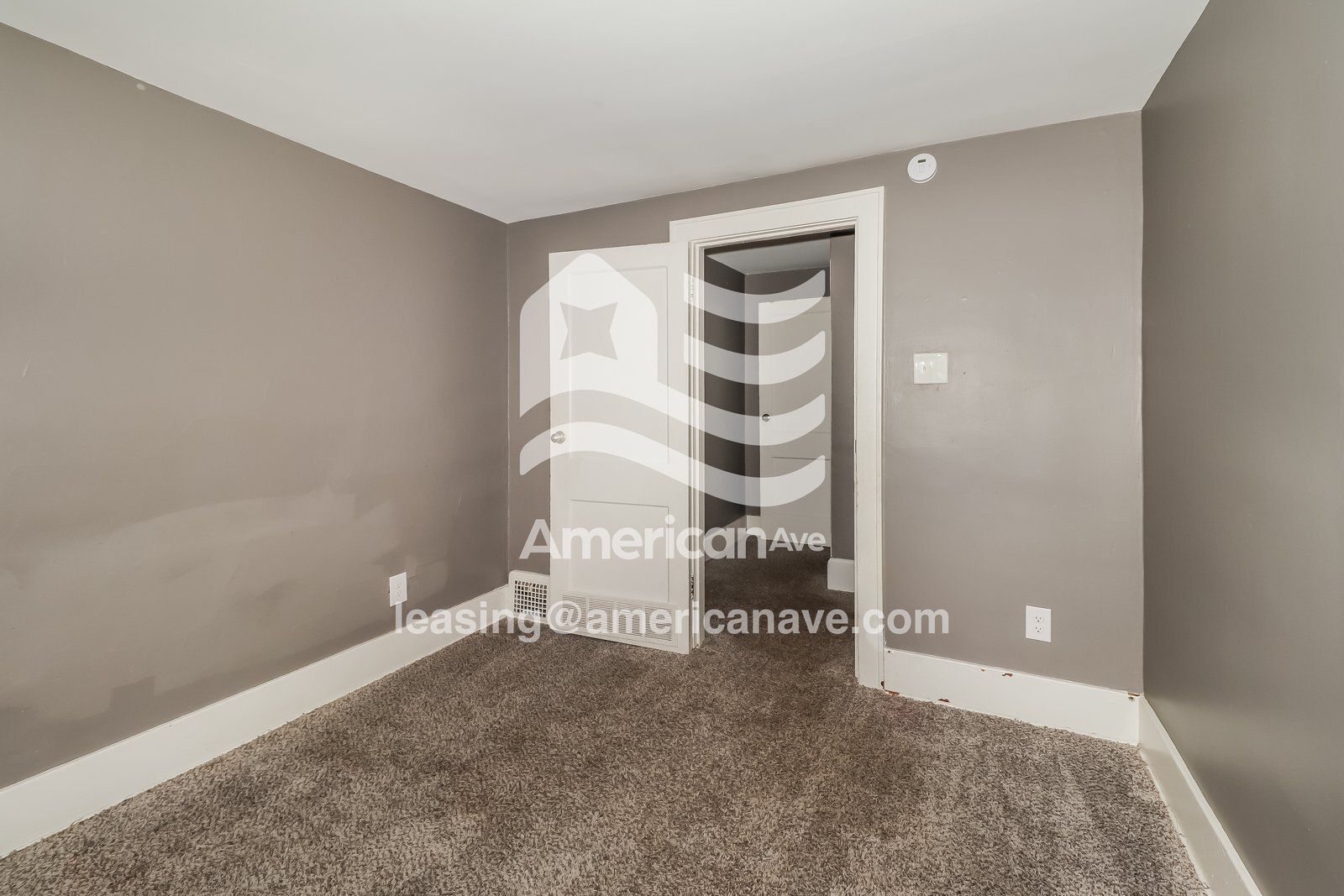 Building Photo - 1002 E Victoria St