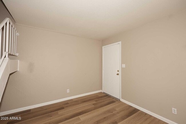 Building Photo - 944 S Valencia