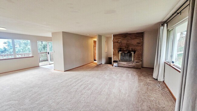 Building Photo - Charming 3 Bed 1.25 Bath Home in Skyway with a great view of Mt Rainier