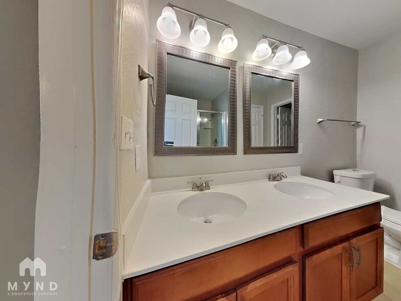 Building Photo - 11331 Fine Design