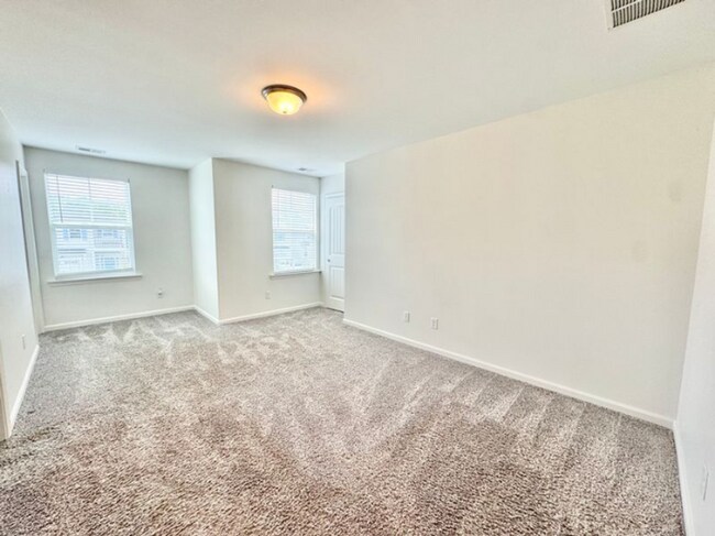 Building Photo - 28 Pomona Cir