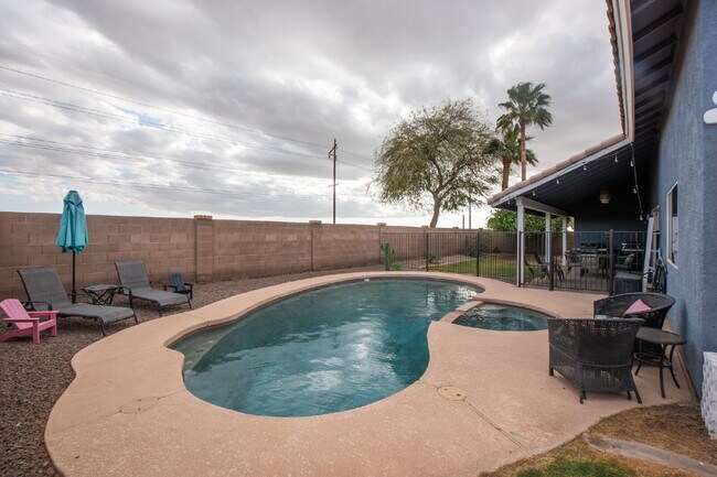 Building Photo - Spacious 3-Bedroom Oasis with Pool in Yuma...