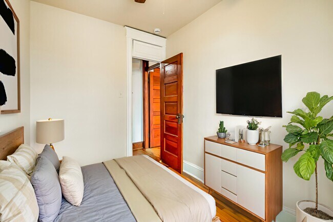 Building Photo - 1236 Oates St NE