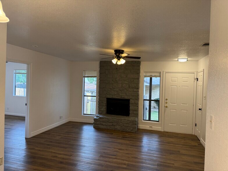 Building Photo - 1749 Horseshoe Cir