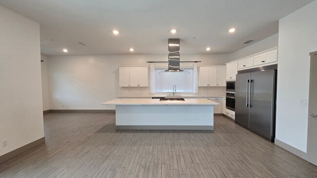 Building Photo - 9405 Parkwood Manor Dr