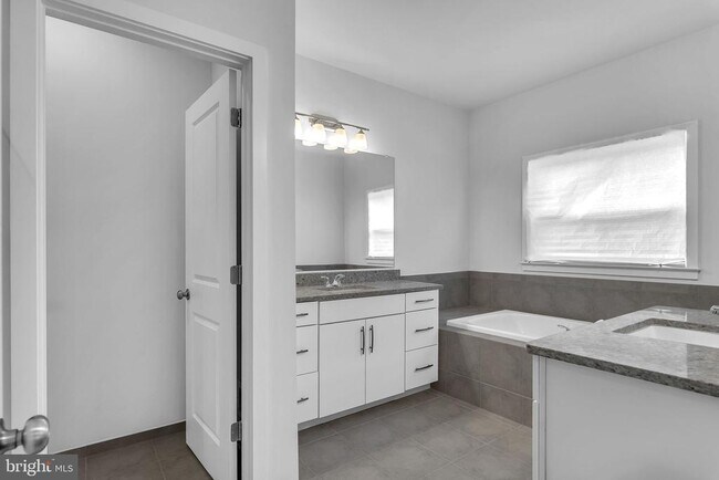 Building Photo - 23035 Sullivans Cove Sq