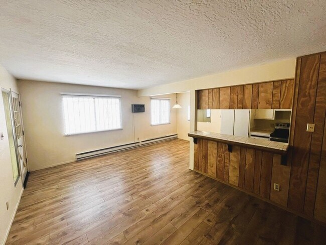 Building Photo - Two Bedroom Townhome near Sparks Marina