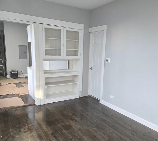 Building Photo - 1915 N Karlov Ave