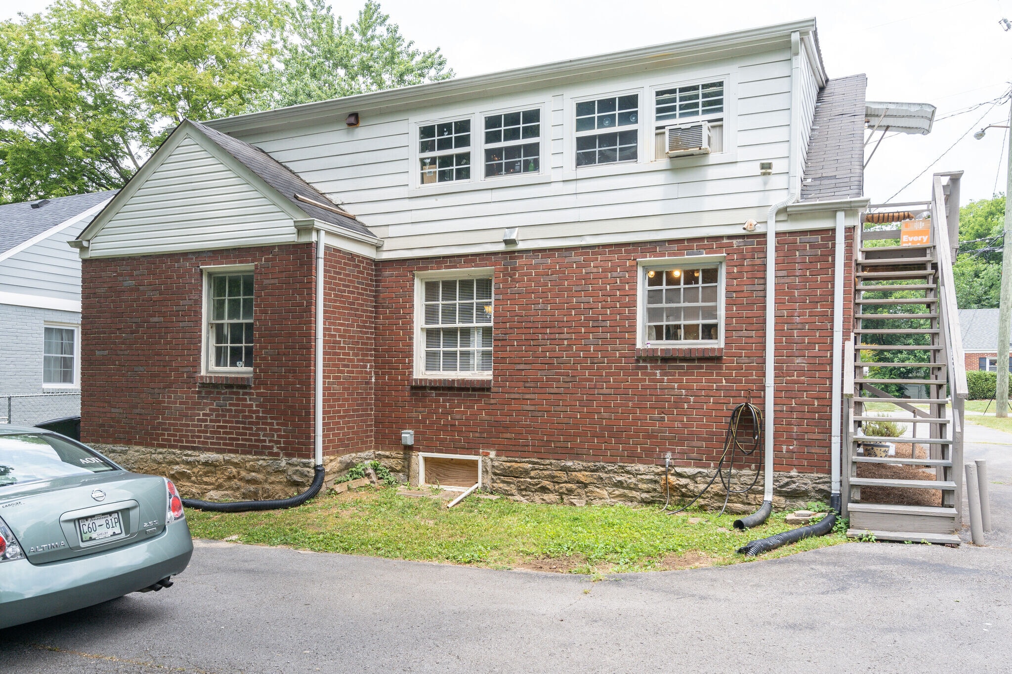 Building Photo - 253 Thuss Ave