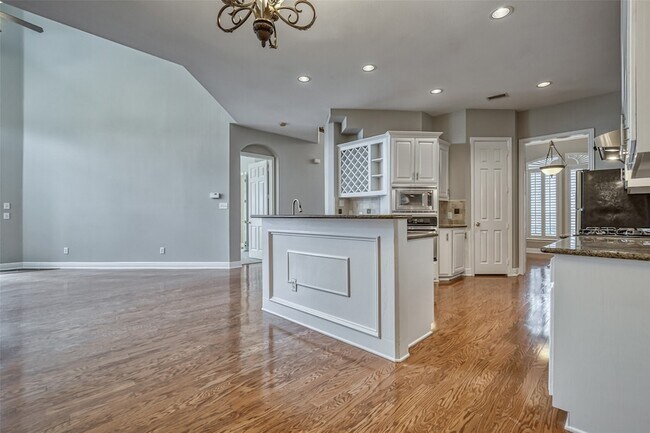 Building Photo - 6533 Riveredge Dr