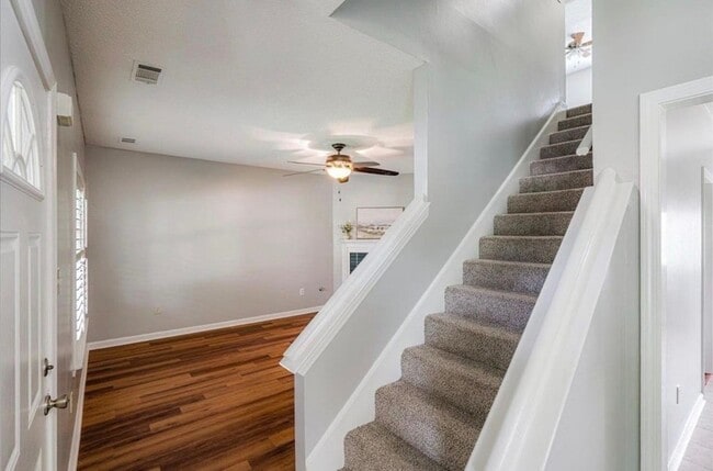 Building Photo - 772 Breeze Way