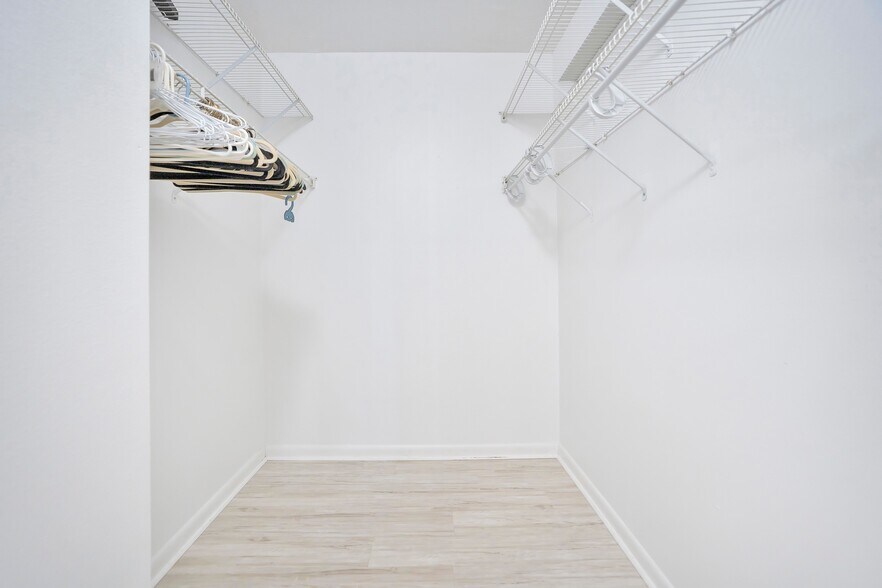 Building Photo - 9610 Green Cypress Ln