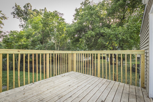 Building Photo - Adorable 2 Bedroom 1 Bath Home