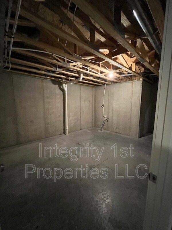 Building Photo - 6323 NE 44th St