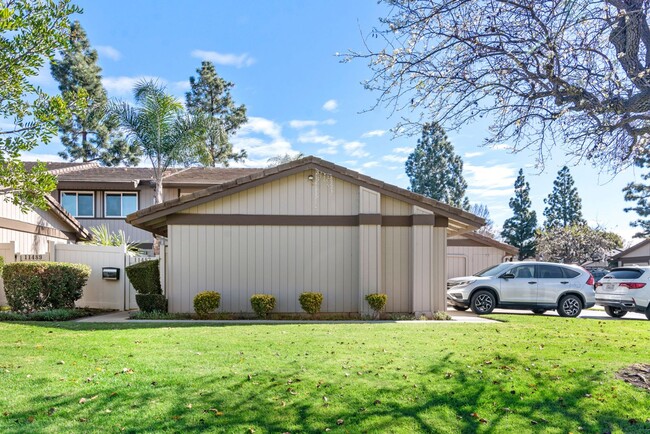 Primary Photo - 11487 Matinal Cir