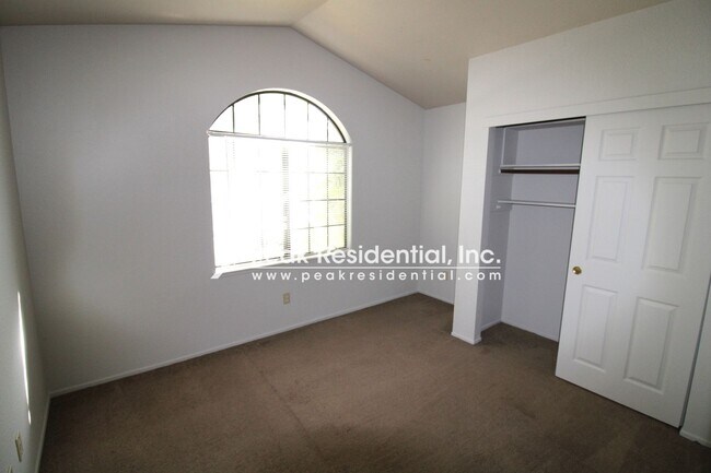 Building Photo - Spacious 3bd/2ba Elk Grove Home with 2 Car Garage