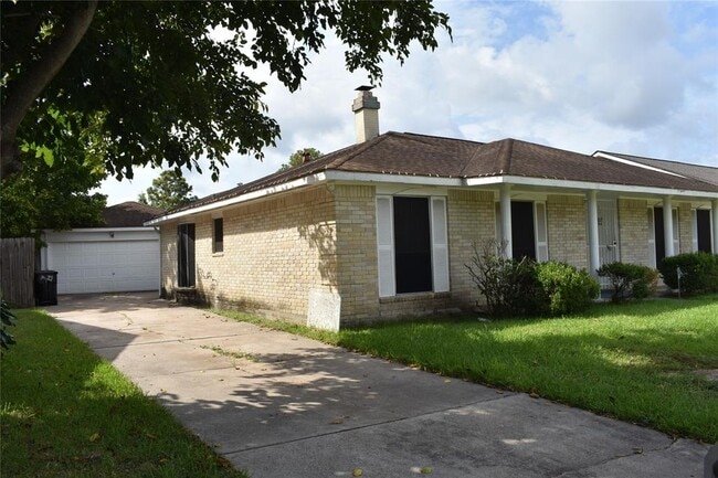Building Photo - 10427 Huntington Wood Dr