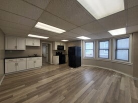 Building Photo - 2114 Darby Rd