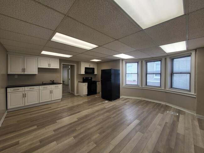 Building Photo - 2114 Darby Rd