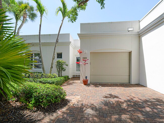 Building Photo - 8367 Baytree Dr