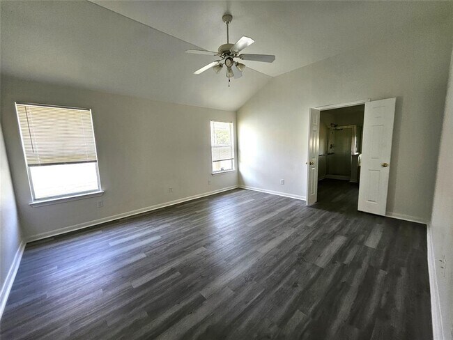 Building Photo - 202 N Pauley Dr