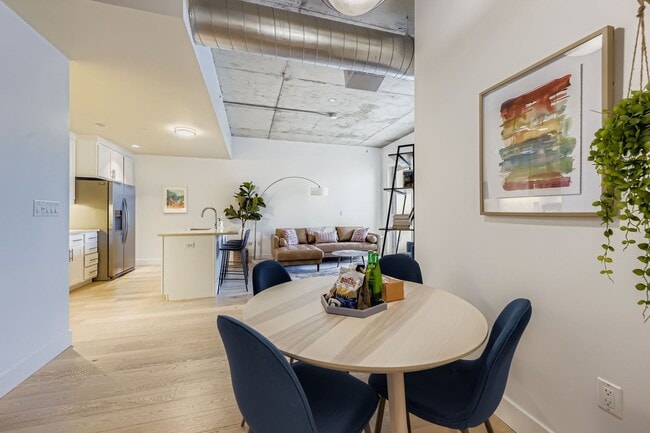 Building Photo - Modern 1 BDR in Peloton - All the Amenities